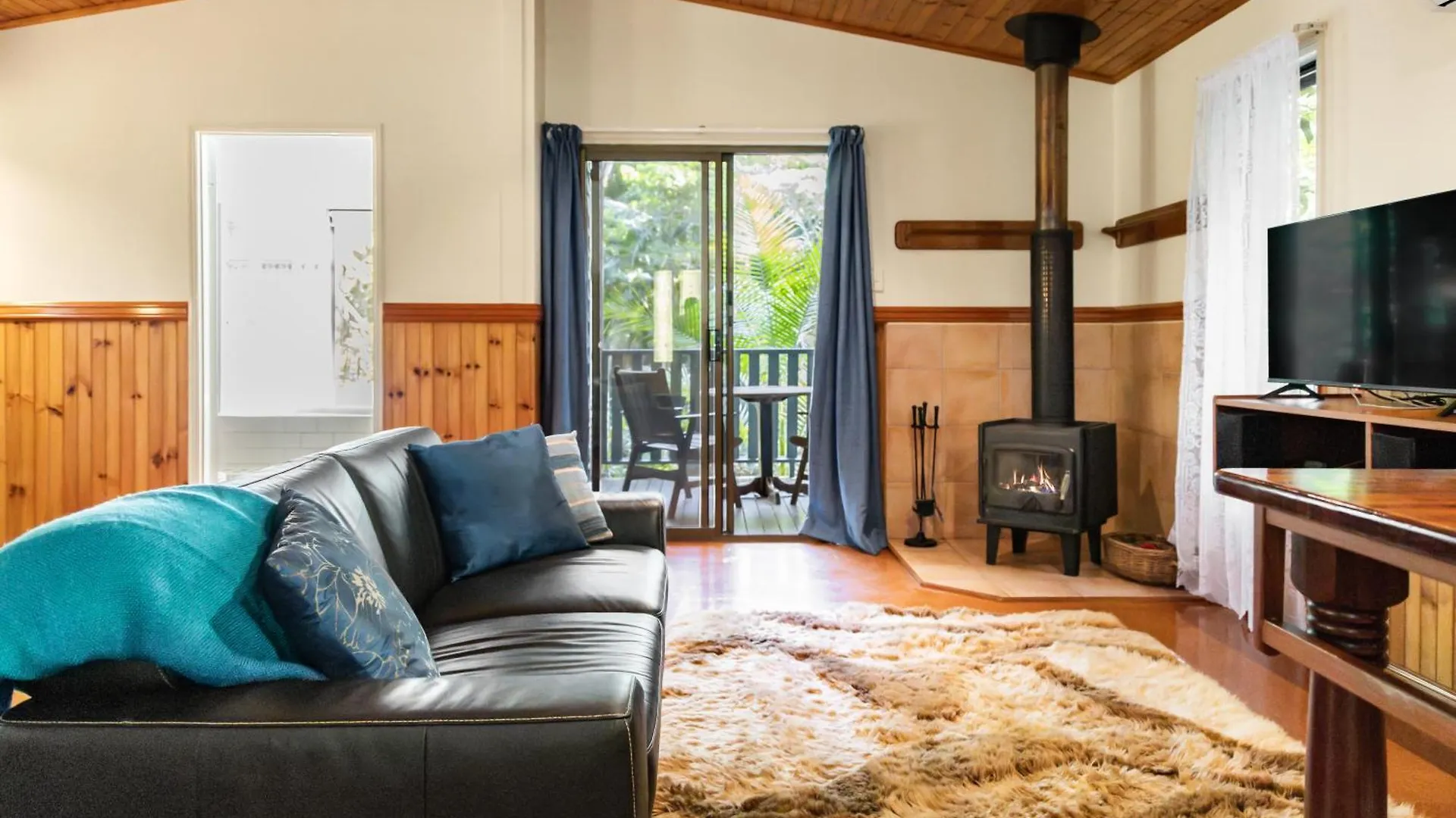 Montville Country Cabins Holiday park