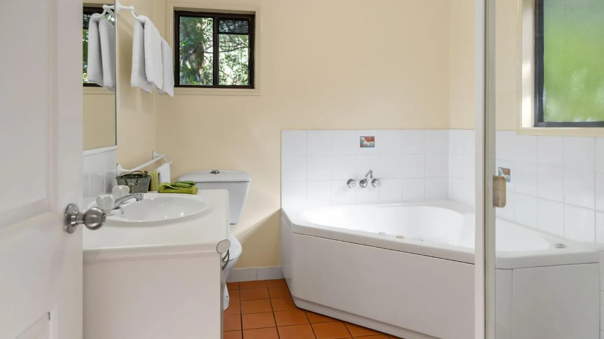 Montville Country Cabins